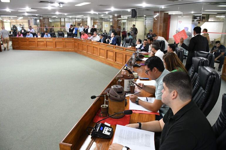 Concejales de Asunción sesionaron hoy y en su orden del día ingresaron dos minutas que guardan relación con el estacionamiento tarifado.