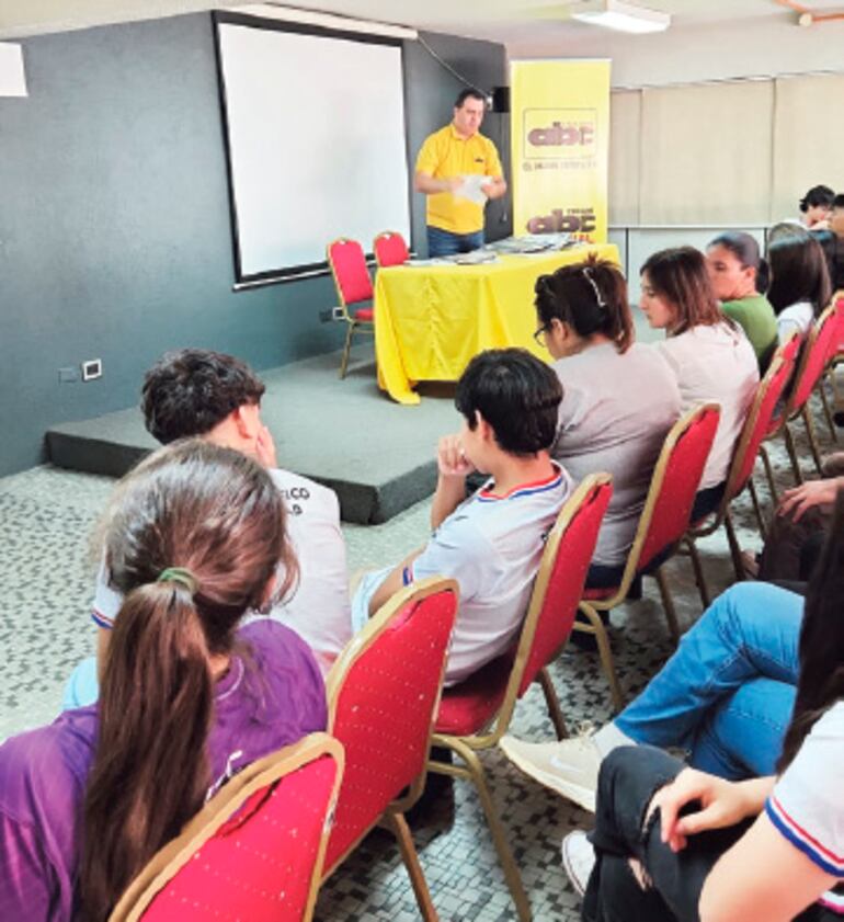 Visita de estudiantes de Caacupé