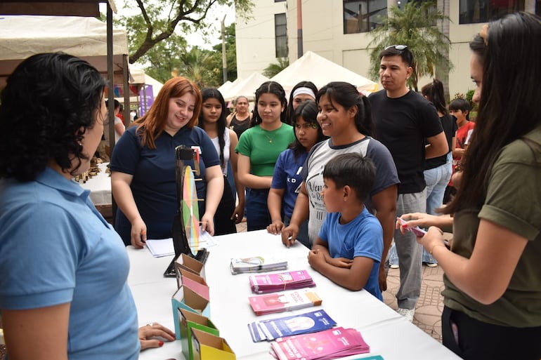 Unos 300 adolescentes participaron de la Feria Juvenfest realizado en San Lorenzo