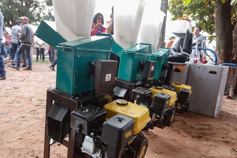 
Esta es una máquina de forrajera  completamente equipada que también fue adjudicada  a uno de los comité de productores  