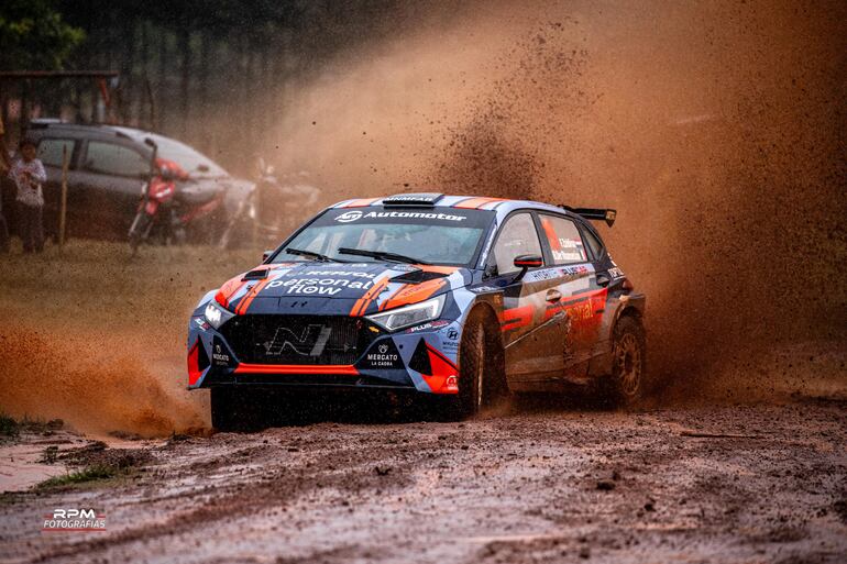 El Hyundai i20 N Rally 2 de Fabrizio Zaldívar durante los entrenamientos no oficiales para el Rally de Caaguazú 2023.