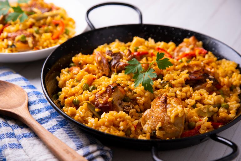 Paella de pollo.