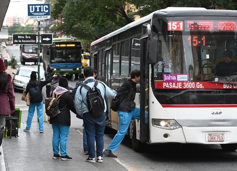 Estudiantes deben estar vacunados para soportar los rigores del frío.