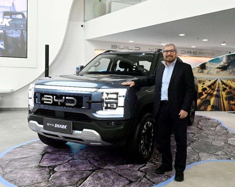 Miguel Carrizosa, presidente y director gerente del Grupo Diesa, en el lanzamiento de BYD Shark.