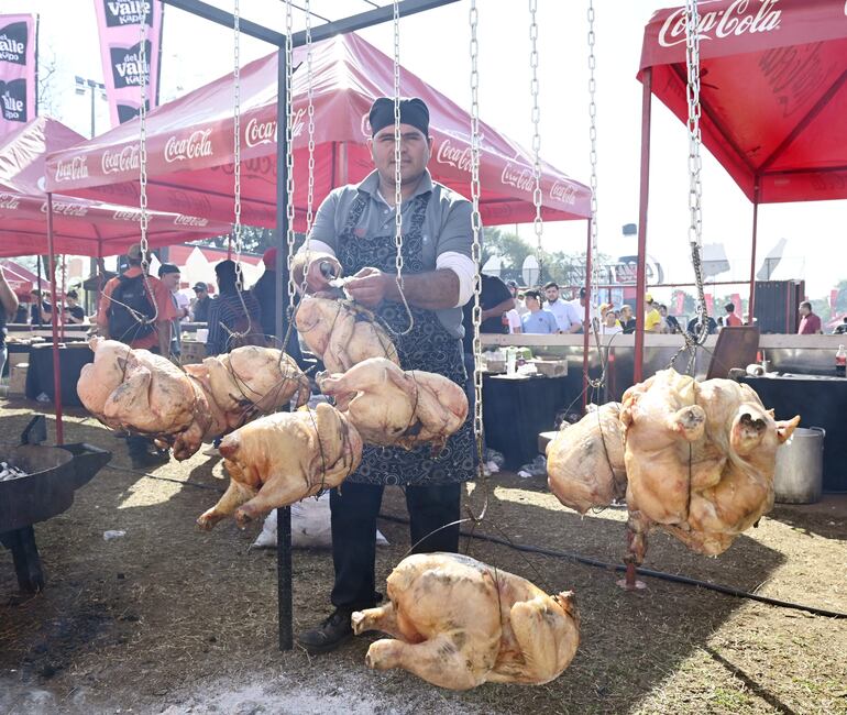 Variedad de carnes se cocinó en la competencia de asado.