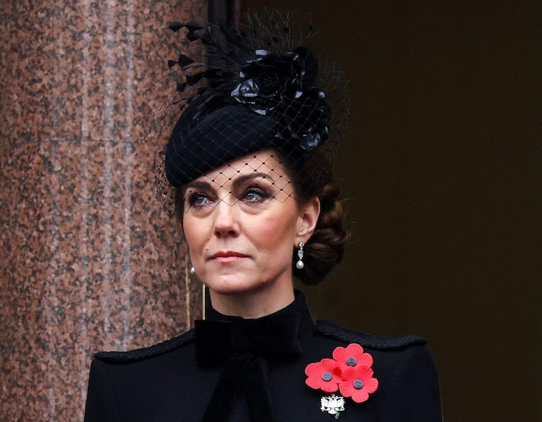 TOPSHOT - Britain's Catherine, Princess of Wales, attends the Remembrance Sunday ceremony at the Cenotaph on Whitehall in central London, on November 10, 2024. Remembrance Sunday is an annual commemoration held on the closest Sunday to Armistice Day, November 11, the anniversary of the end of the First World War and services across Commonwealth countries remember servicemen and women who have fallen in the line of duty since WWI. (Photo by Toby Melville / POOL / AFP)