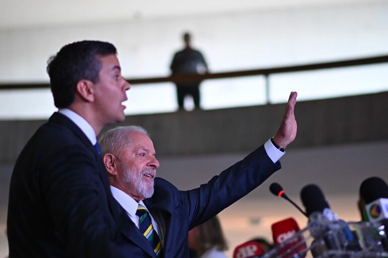 El 15 de enero de este año, en Brasilia, se llevó a cabo el último encuentro entre los presidentes Santiago Peña y Lula da Silva, en Brasilia, sobre la tarifa 2024 de Itaipú.