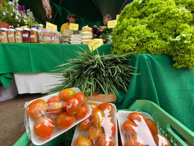 Tomate en feria hortigranjera del MAG.