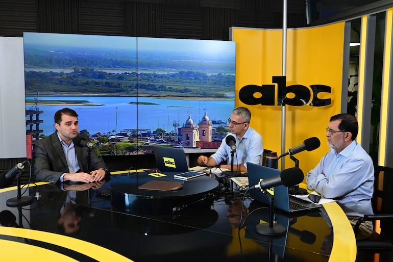 El diputado Federico “Freddy” Franco (i) visitó ayer los estudios de ABC.