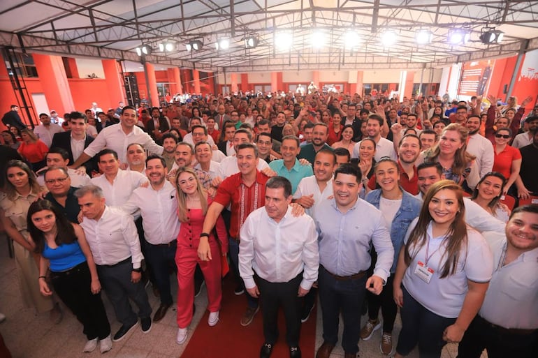 Santiago Peña participó de acto en la ANR con jóvenes colorados.