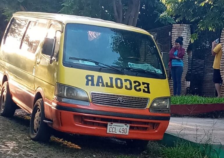 El transportista fue atacado cuando estacionó su vehículo para alzar a un niño.