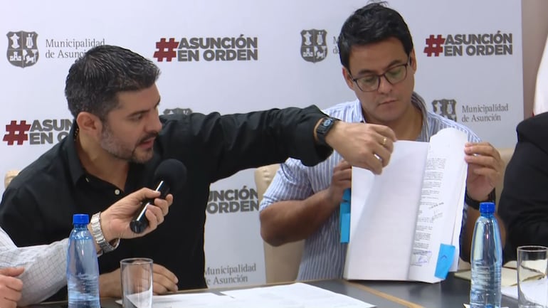 Conferencia de prensa de Oscar "Nenecho Rodrigue, Intendente de Asunción.