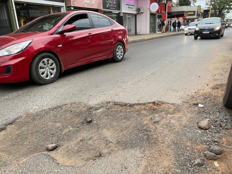 Bache ubicado del lado izquierdo de la vía.