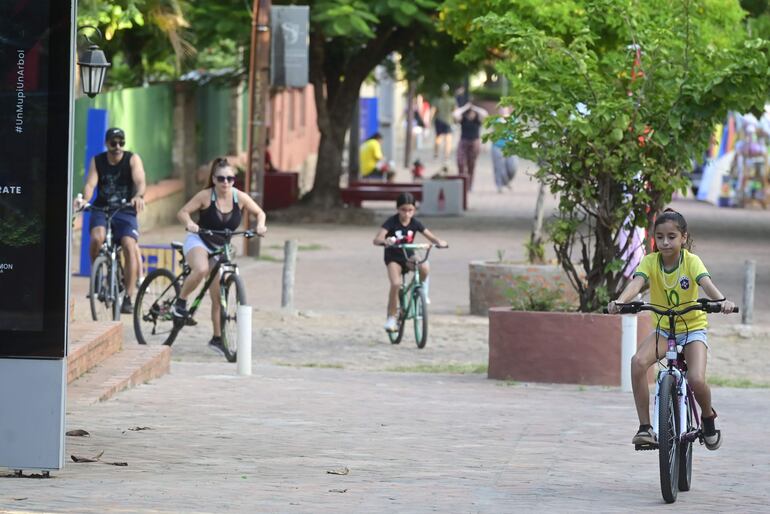 Paseos en bici con la familia.