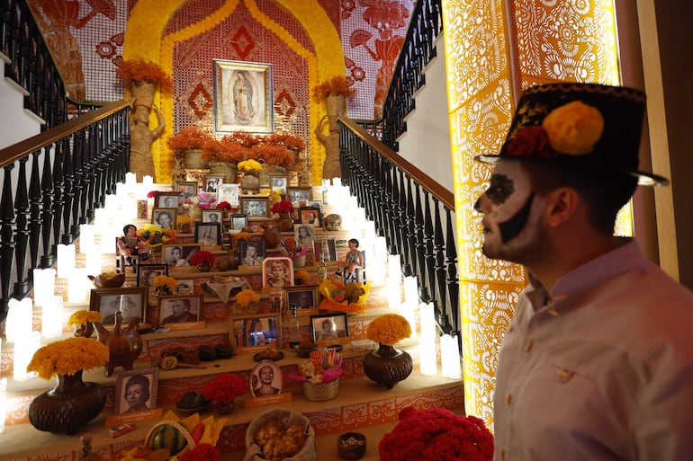 Un altar de muertos montado en Madrid, España.