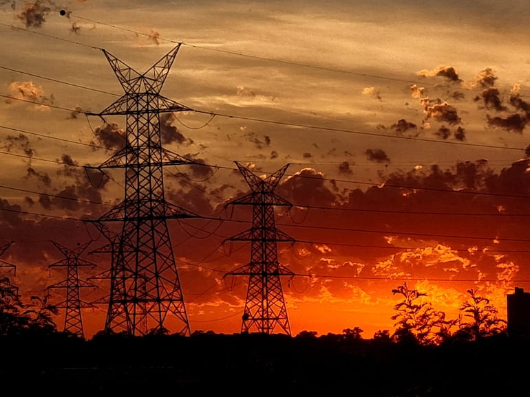 Calor, atardecer, pronóstico, cielo despejado.