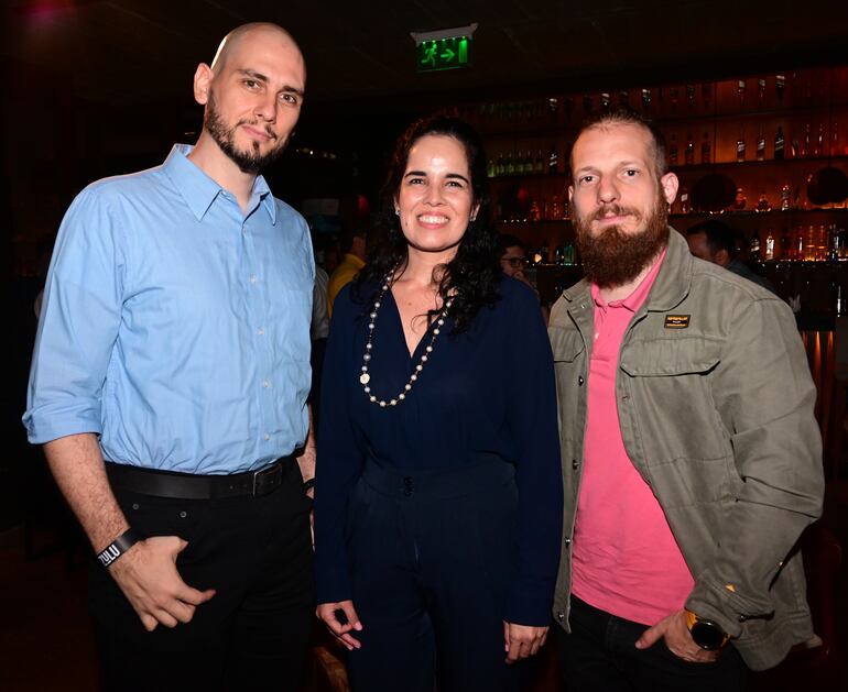 Víctor Elessar Vasconsellos, Elisa Alvariza y Antonio Fuertes.