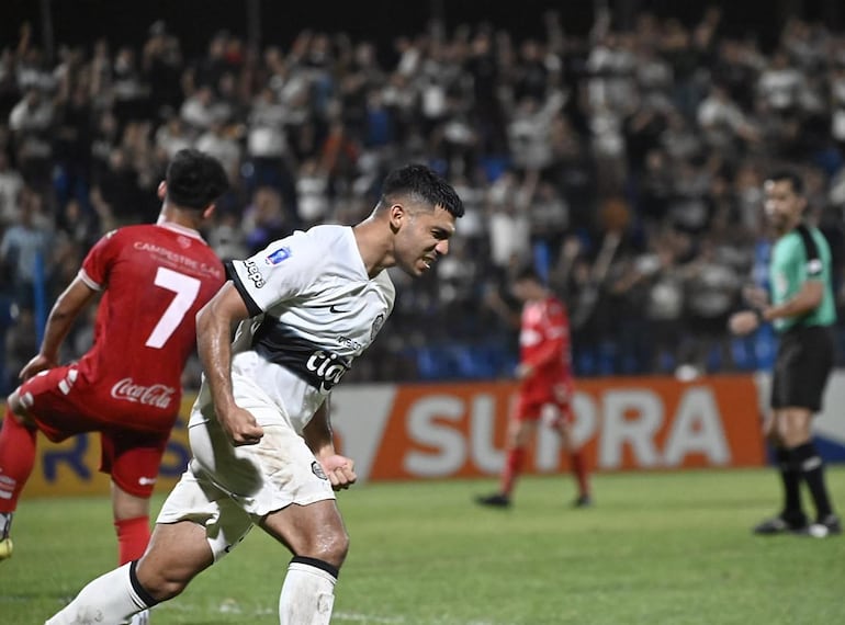 Marcos Ezequiel Gómez (22) abrió con su gol el camino de la victoria de Olimpia en Villa Elisa.