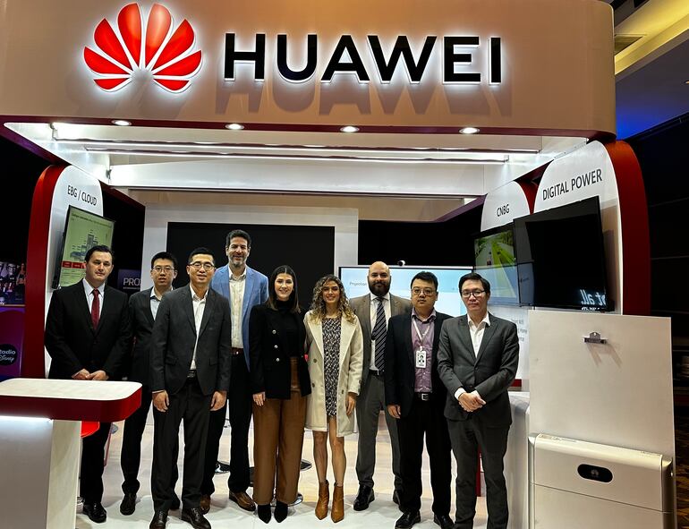 El equipo de profesionales de HUAWEI que participó en el "Asunción Media Show".