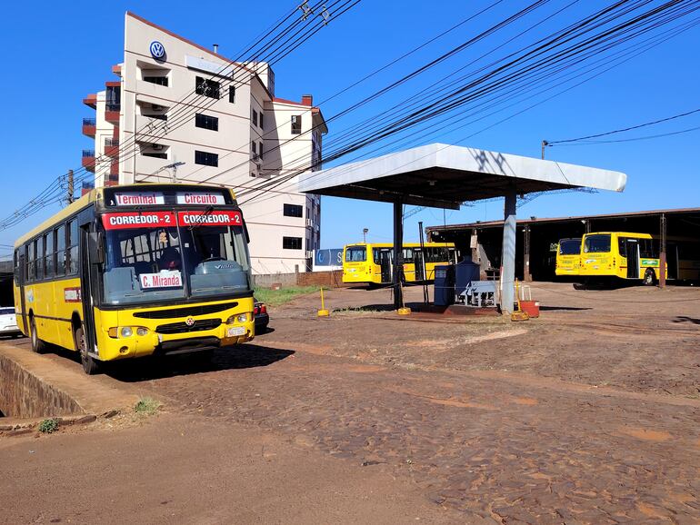 Los buses son verificados tanto en las calles como en sus paradas, según el titular de la Dirección Metropolitana de Transporte del (MOPC), Rolando González.