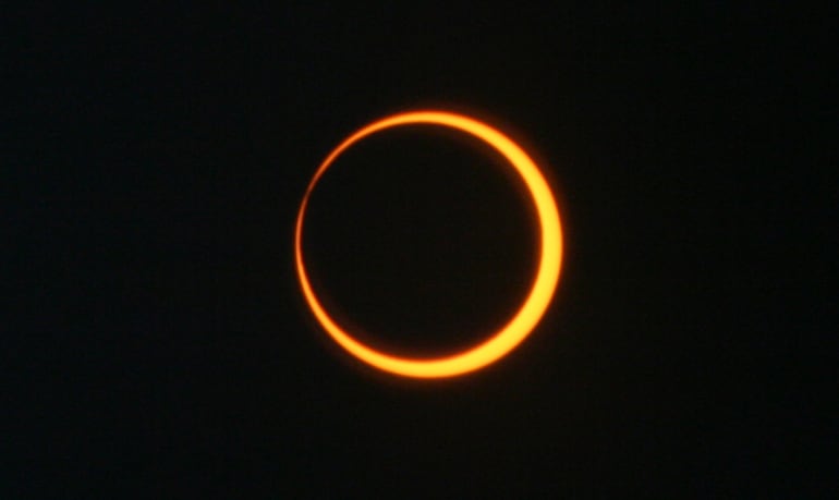 Fotografía de la NASA: Un eclipse solar anular fotografiado el 20 de mayo de 2012.