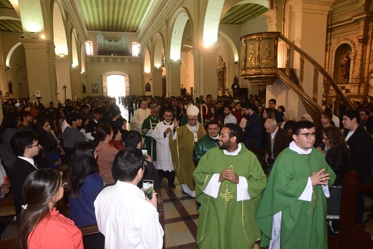 Misa se realizó en honor a la Virgen de la Santísima Asunción. 