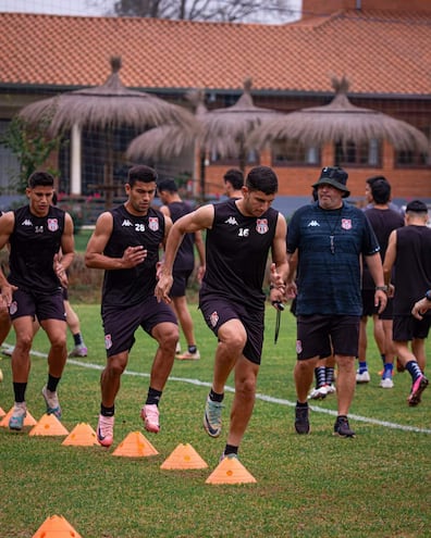 Matías Valenti encabeza el pelotón "militar".