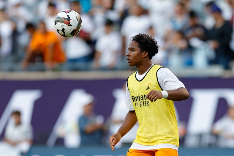 Real Madrid's Brazilian forward #16 Endrick warms up before the pre-season club friendly football match between AC Milan and Real Madrid at Soldier Field in Chicago, Illinois, on July 31, 2024. (Photo by KAMIL KRZACZYNSKI / AFP)