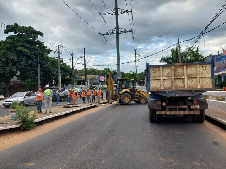 Este lunes inició el cierre en la avenida Luis María Argaña, por obras sobre el Puente Lambaré.