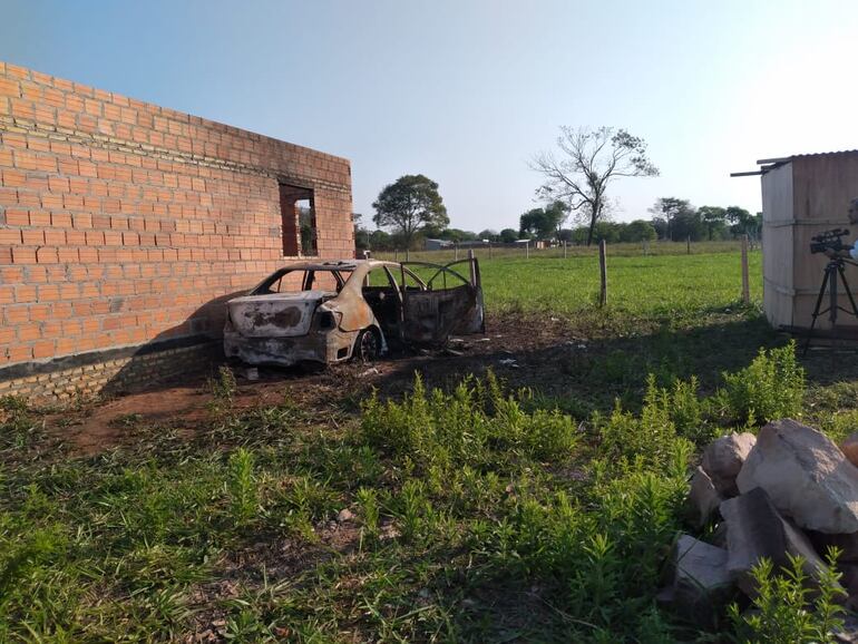 Vehículo hallado calcinado con un hombre muerto adentro, en Capiatá.