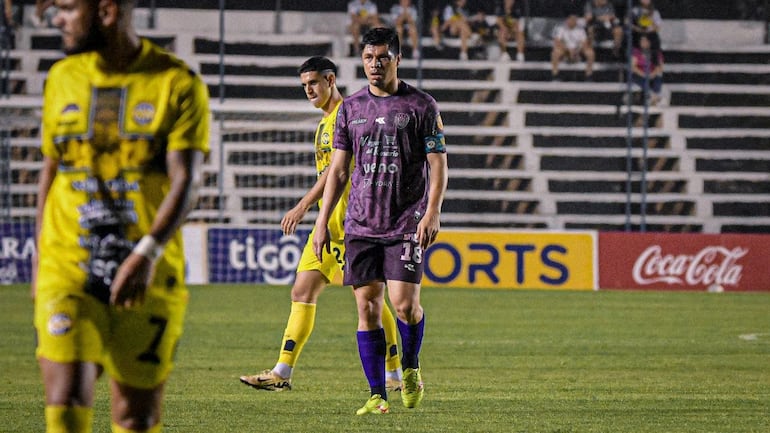 Rodrigo Rojas, futbolista de Sportivo Luqueño, en el partido frente a Sportivo Trinidense por los octavos de final de la Copa Paraguay 2024 en el estadio Conmebol, en Luque, Paraguay.