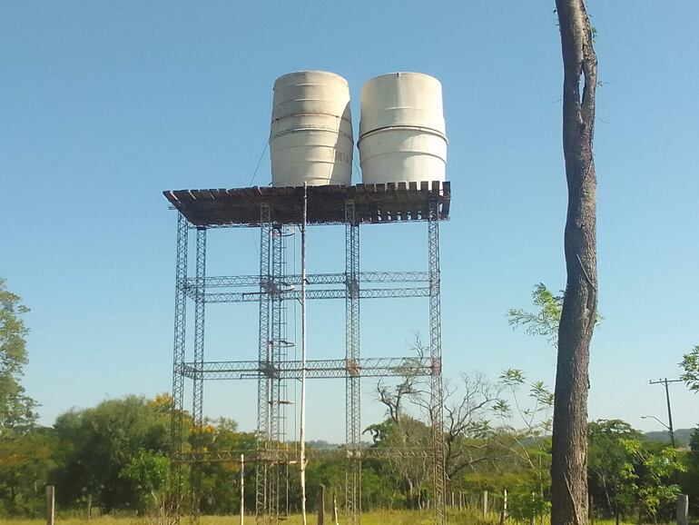 El sistema de agua potable instalado en el barrio Fátima de Santaní hace más de un mes se encuentra sin funcionamiento.