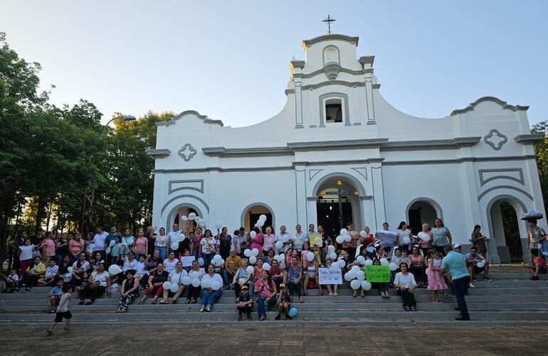 Una gran cantidad de personas asistió el fin de semana en apoyo al sacerdote William.