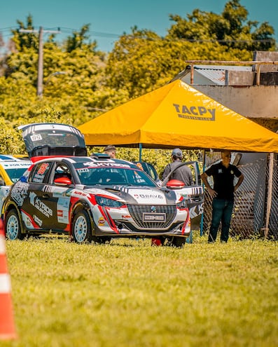 El Peugeot 208 Rally4, de Fabián Herrera y Marco Méndez, recibió ayer el ok en las verificaciones.