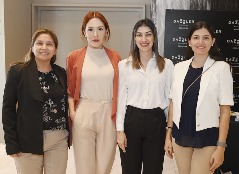 Clara Larrosa, Patricia Almada, María José Giménez y Beatriz Guillén.