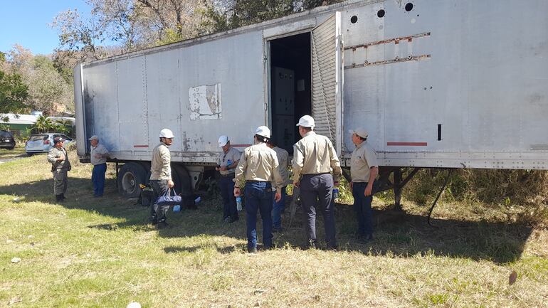 El motor generador existente en Fuerte Olimpo, no pudo hacerse funcionar anoche, debido a que los personales no tenian un movil, recièn esta mañana se logro poner en funcionamiento, tras la utilizacion de un vehiculo particular.