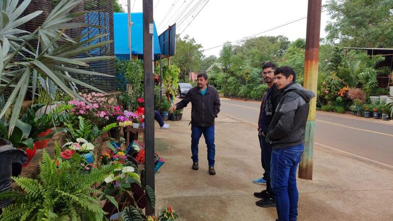 Muchas personas regalaron flores por el Día de la Madre.