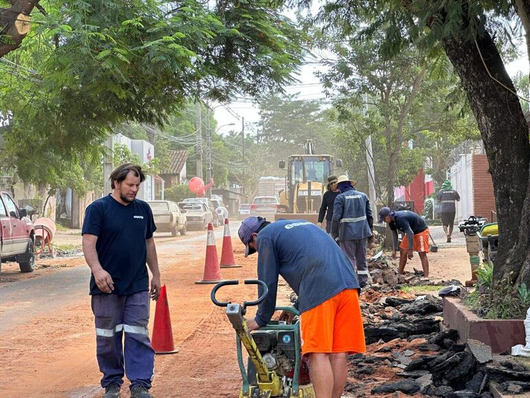 Essap adjudicó G. 2.600 millones para recapado de calles, tras reparación de caños rotos.