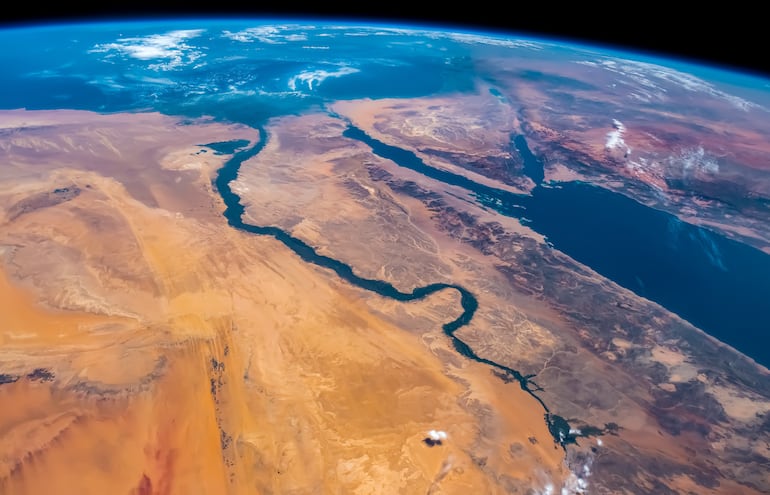 Vista aérea del río Nilo, el mar Rojo y el mar Mediterráneo.