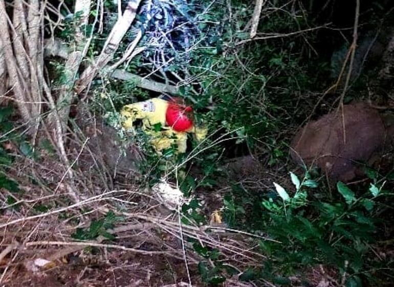 Los bomberos acudieron al rescate de un joven que se había perdido en la cima del cerro Santo Tomás, en Paraguarí.