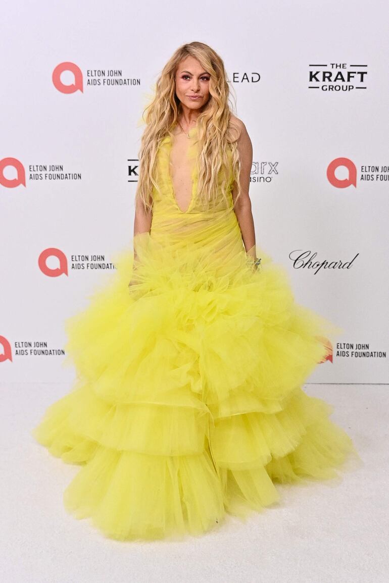 ¡Diosa! Paulina Rubio deslumbró con un vestido amarillo en la gala benéfica ofrecida por Elton John en Hollywood, California. (Jerod Harris/Getty Images/AFP)

