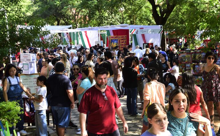 Familias enteras acudieron a disfrutar de esta fiesta, que también tiene fines solidarios.