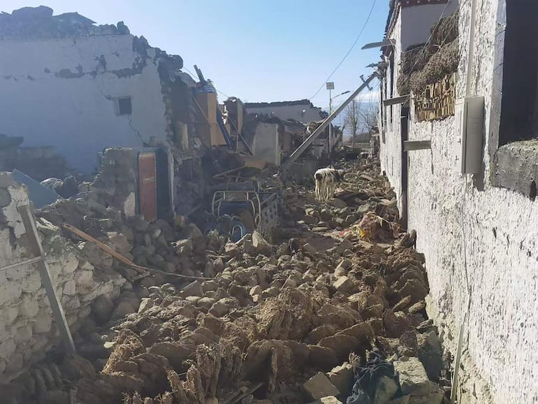 Casas dañadas por el terremoto en Shigatse, en la región china del Tíbet.