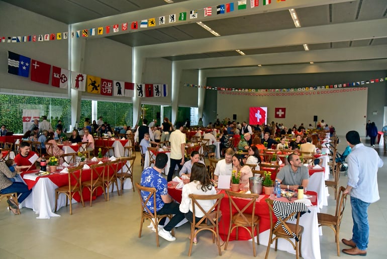 El almuerzo para celebrar la Fiesta Nacional de Suiza se realizó en el Club Centenario.