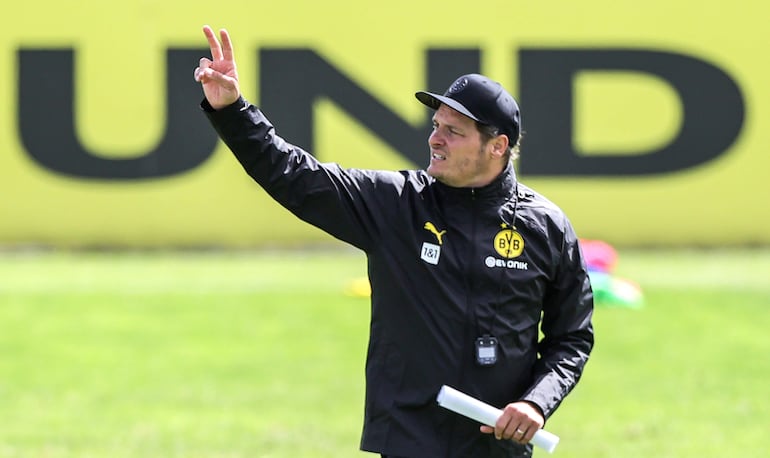 Dortmund (Germany), 28/05/2024.- Dortmund's head coach Edin Terzic gestures during the team's training session on the UEFA Open Media Day ahead of the UEFA Champions League final in Dortmund, Germany, 28 May 2024. Borussia Dortmund will face Real Madrid in the UEFA Champions League final on 01 June 2024 in London. (Liga de Campeones, Alemania, Rusia, Londres) EFE/EPA/FRIEDEMANN VOGEL
