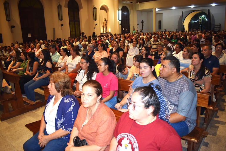 Monseñor Celestino Ocampo, instó defender la familia tradicional.