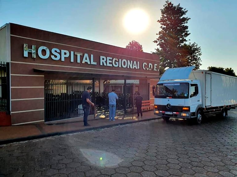 Los niños estaban internados en una sala del Hospital Regional de Ciudad del Este con el acondicionador de aire sin funcionar, en plena época de altas temperaturas.