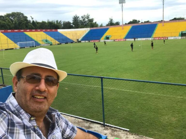 El senador Erico Galeano (ANR, HC), imputado por supuesto lavado de dinero y asociación criminal fue dirigente del Club Deportivo Capiatá, el estadio del Club lleva su nombre.