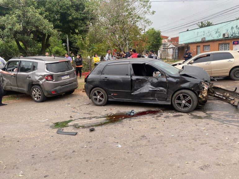 Este sábado se registró un aparatoso triple choque en Paraguarí.