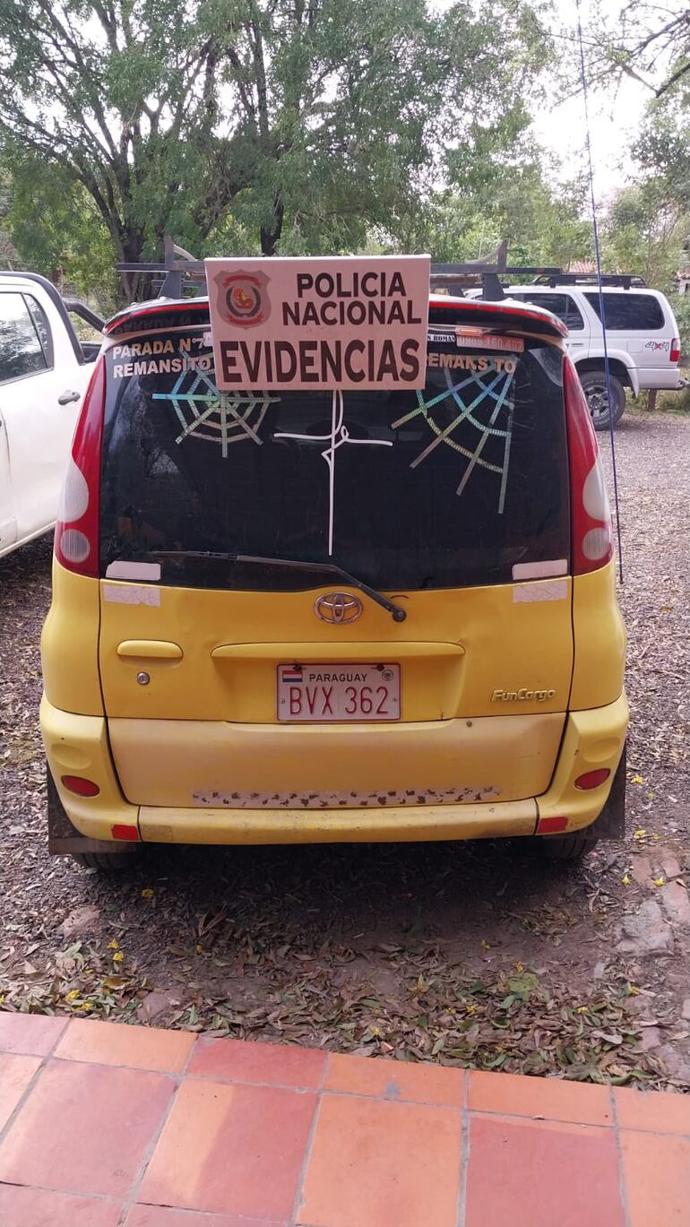 El taxi también quedó incautado como parte de las evidencias.